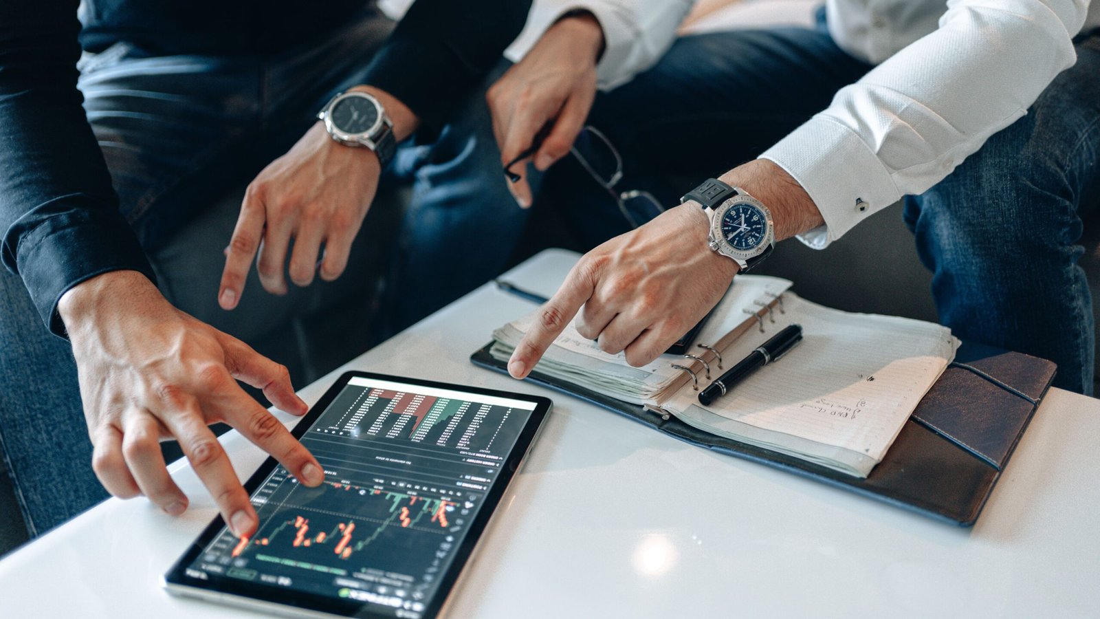 Market News & Analysis: How to Read Financial Markets Like a Professional Investor
